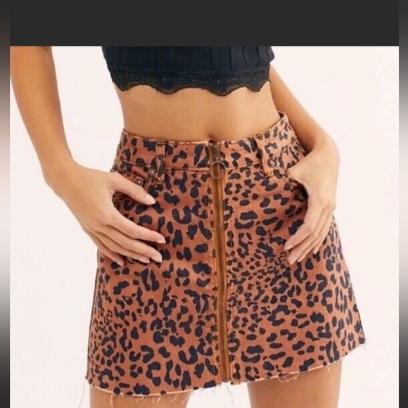 Brand: Free people Style: Cheetah with zipper in front Size: 26 - Picture 2 of 3
